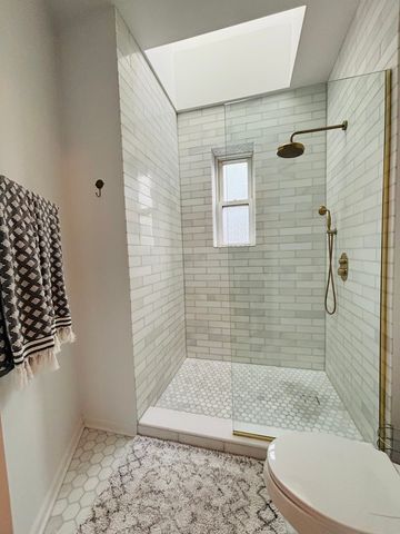 1951 W Evergreen Avenue, Chicago, IL 60622