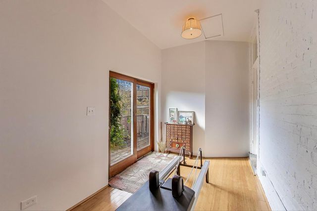 1951 W Evergreen Avenue, Chicago, IL 60622