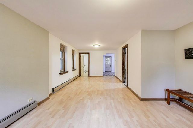 1951 W Evergreen Avenue, Chicago, IL 60622