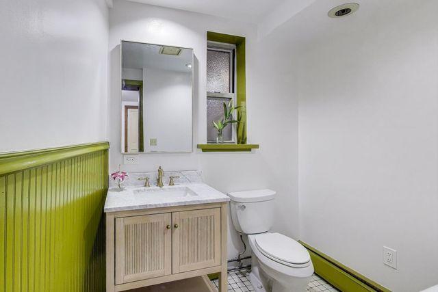 1951 W Evergreen Avenue, Chicago, IL 60622