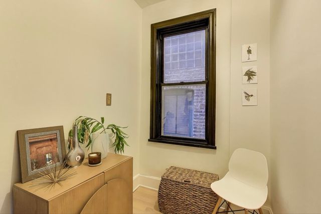 1951 W Evergreen Avenue, Chicago, IL 60622