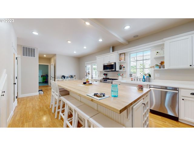 250 68TH St, Springfield, OR 97478