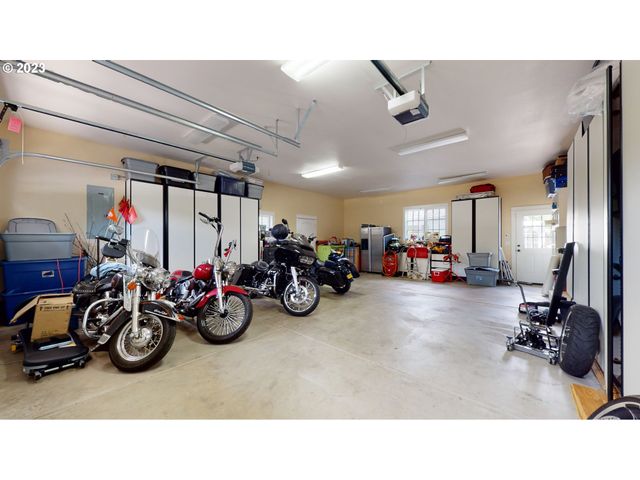 250 68TH St, Springfield, OR 97478