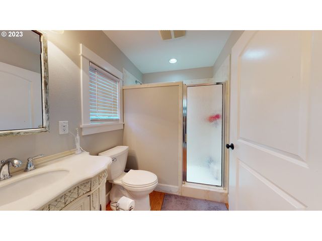 250 68TH St, Springfield, OR 97478