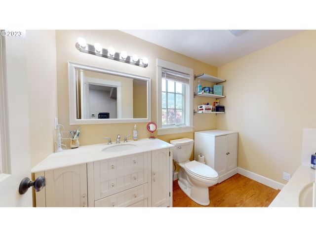 250 68TH St, Springfield, OR 97478