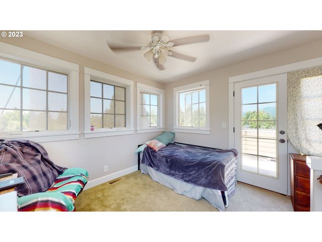 250 68TH St, Springfield, OR 97478