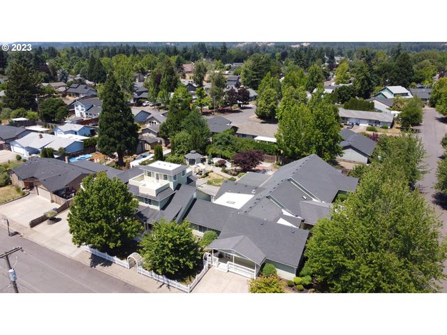250 68TH St, Springfield, OR 97478
