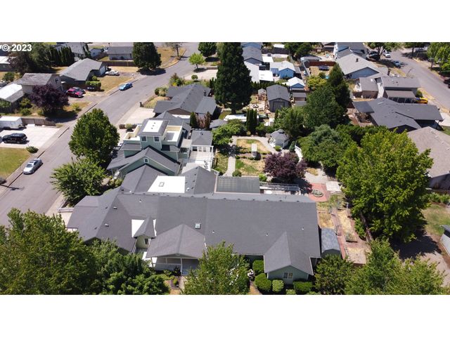 250 68TH St, Springfield, OR 97478