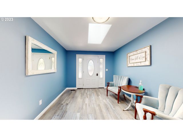 250 68TH St, Springfield, OR 97478