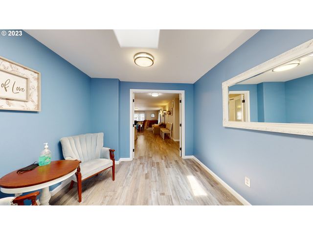 250 68TH St, Springfield, OR 97478