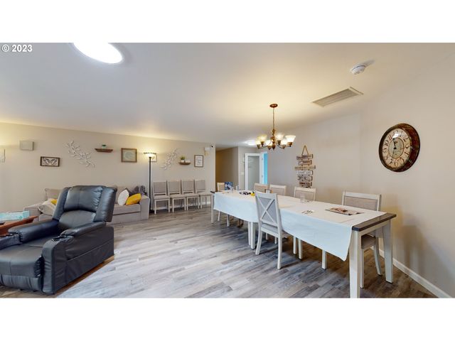 250 68TH St, Springfield, OR 97478