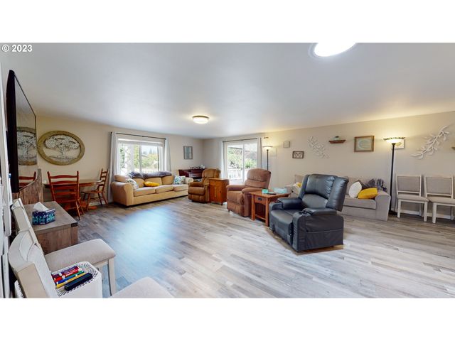 250 68TH St, Springfield, OR 97478