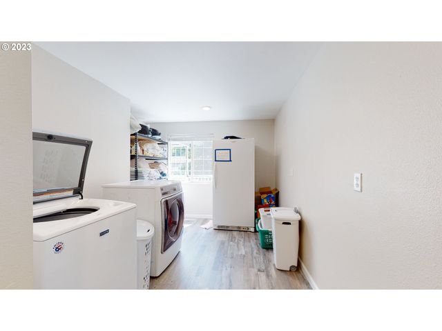 250 68TH St, Springfield, OR 97478