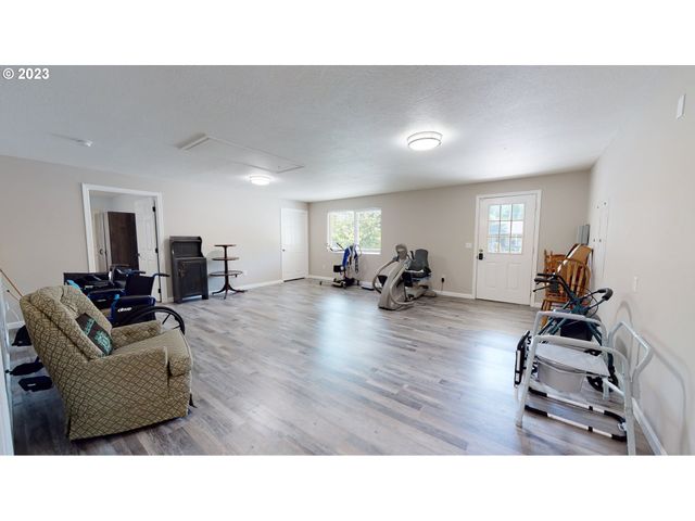 250 68TH St, Springfield, OR 97478