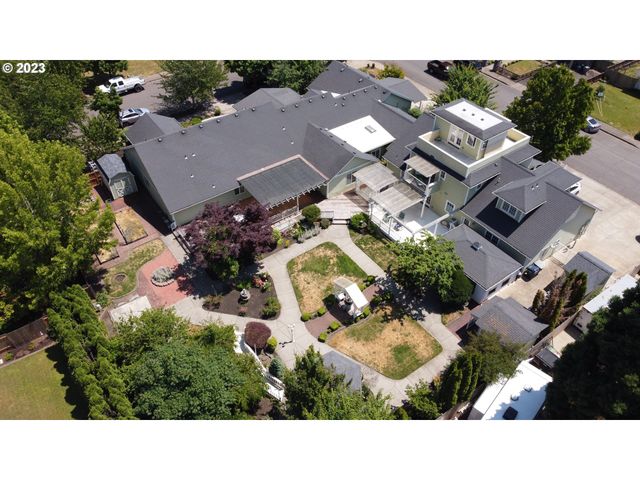 250 68TH St, Springfield, OR 97478