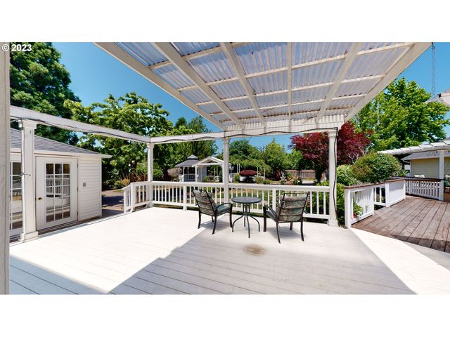 250 68TH St, Springfield, OR 97478