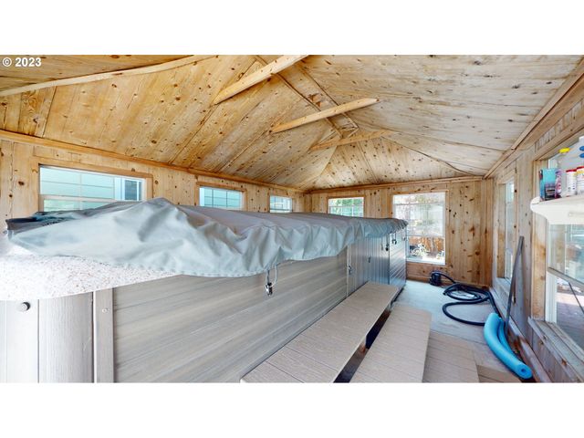 250 68TH St, Springfield, OR 97478