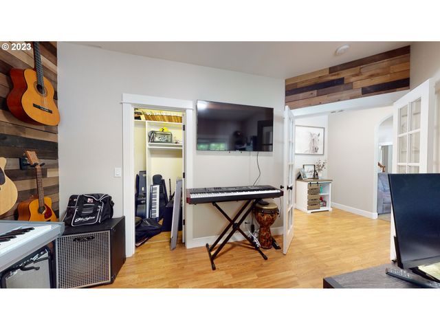 250 68TH St, Springfield, OR 97478