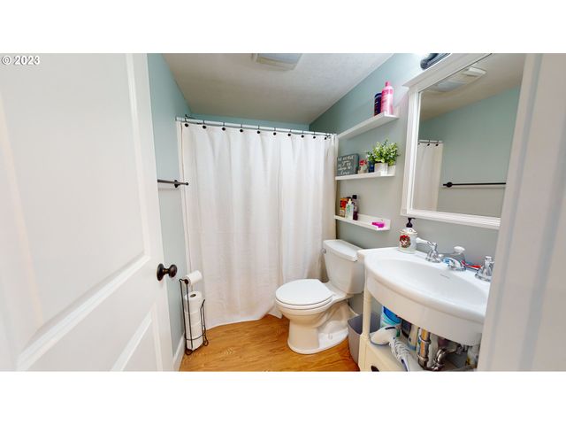 250 68TH St, Springfield, OR 97478