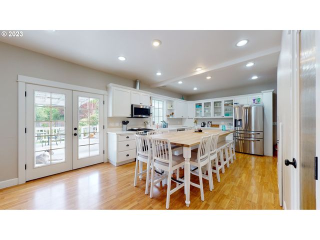 250 68TH St, Springfield, OR 97478