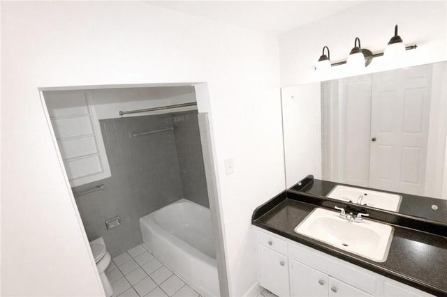 2760 The Fontainebleau SW, Atlanta, GA 30331