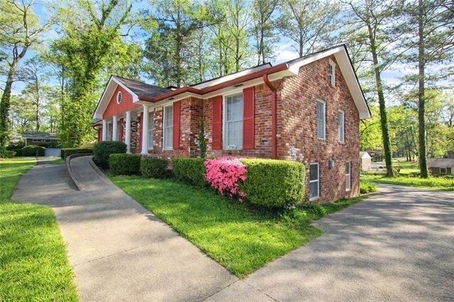 2760 The Fontainebleau SW, Atlanta, GA 30331