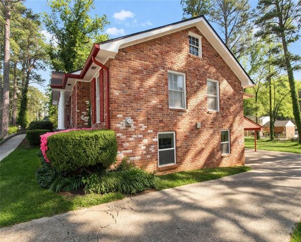 2760 The Fontainebleau SW, Atlanta, GA 30331