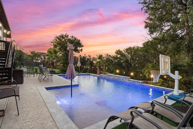 175 WAGON LN, Castroville, TX 78009