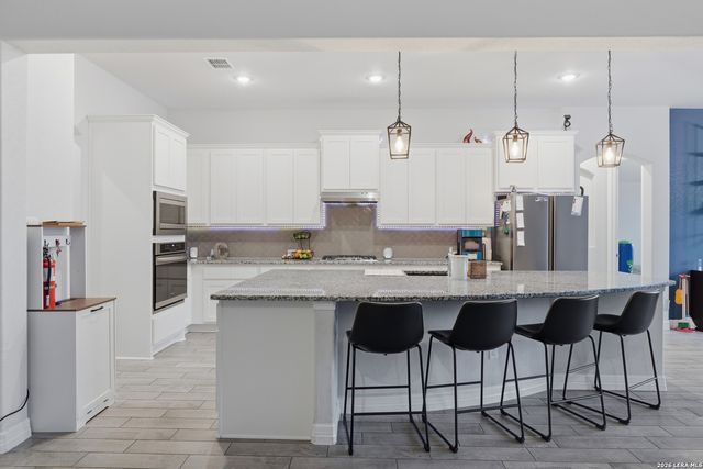175 WAGON LN, Castroville, TX 78009