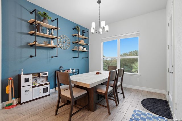 175 WAGON LN, Castroville, TX 78009