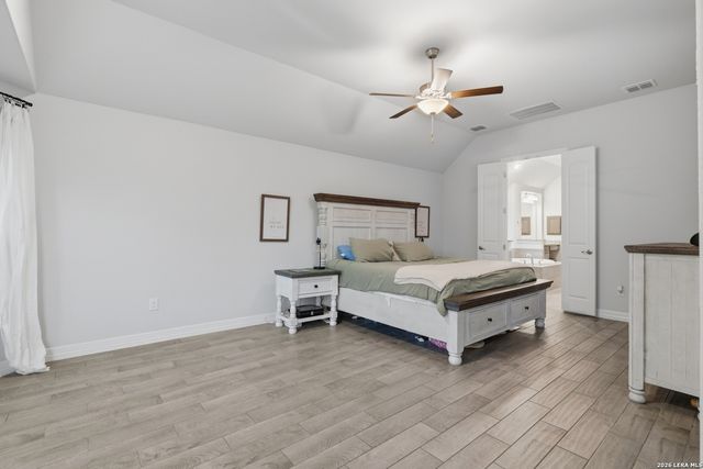 175 WAGON LN, Castroville, TX 78009