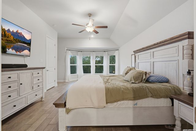 175 WAGON LN, Castroville, TX 78009
