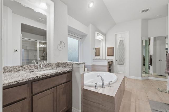 175 WAGON LN, Castroville, TX 78009