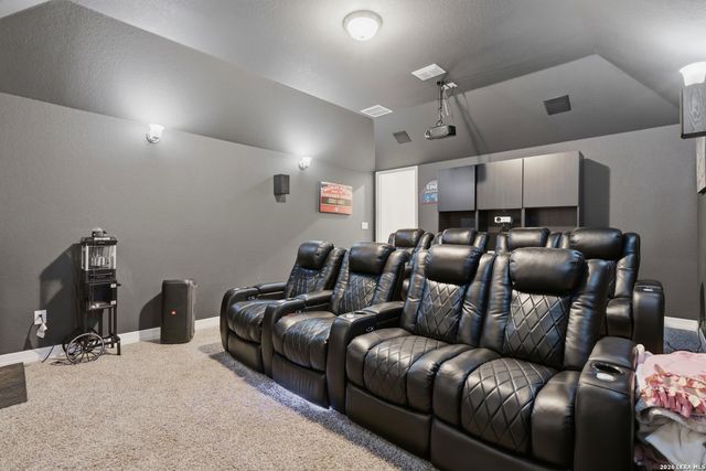 175 WAGON LN, Castroville, TX 78009