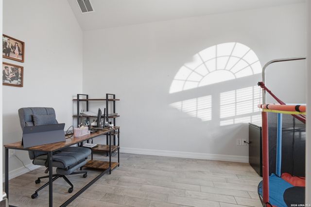 175 WAGON LN, Castroville, TX 78009