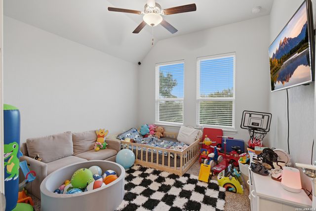 175 WAGON LN, Castroville, TX 78009
