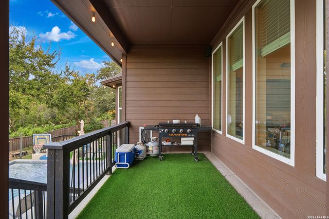 175 WAGON LN, Castroville, TX 78009