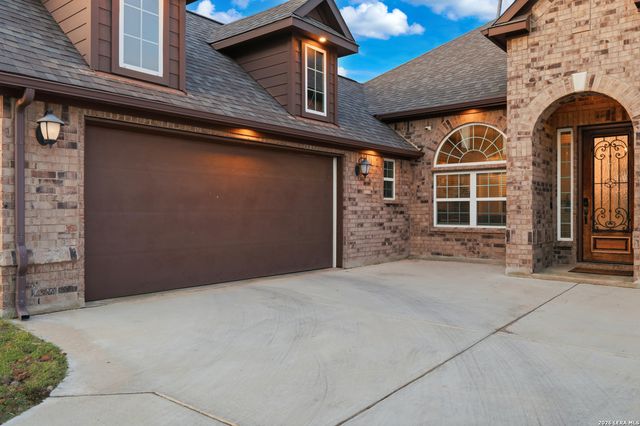 175 WAGON LN, Castroville, TX 78009