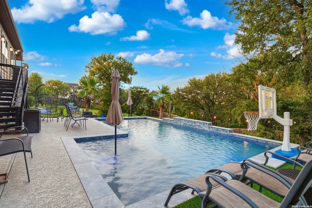 175 WAGON LN, Castroville, TX 78009