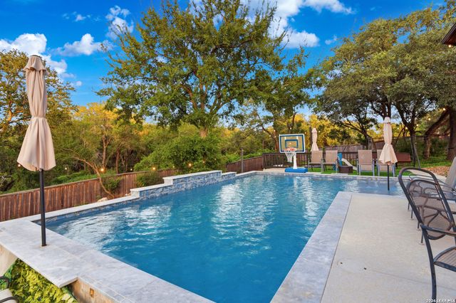 175 WAGON LN, Castroville, TX 78009