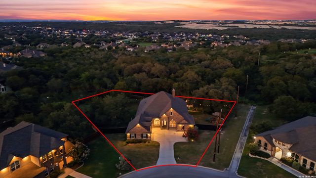 175 WAGON LN, Castroville, TX 78009