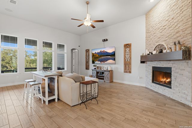 175 WAGON LN, Castroville, TX 78009