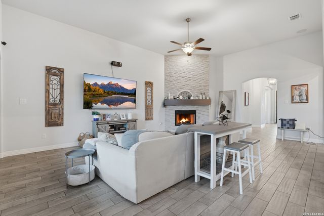 175 WAGON LN, Castroville, TX 78009
