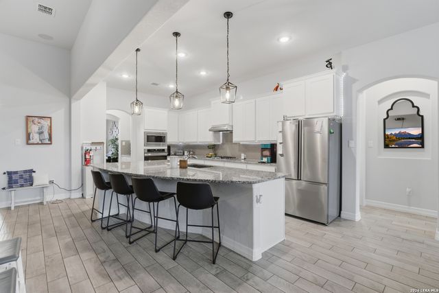 175 WAGON LN, Castroville, TX 78009