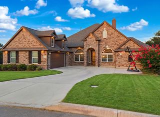 175 WAGON LN, Castroville, TX 78009