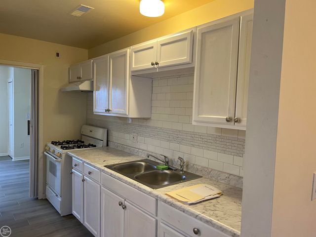 31105 Grove Street, Fraser, MI 48026