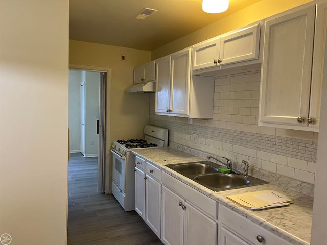 31105 Grove Street, Fraser, MI 48026