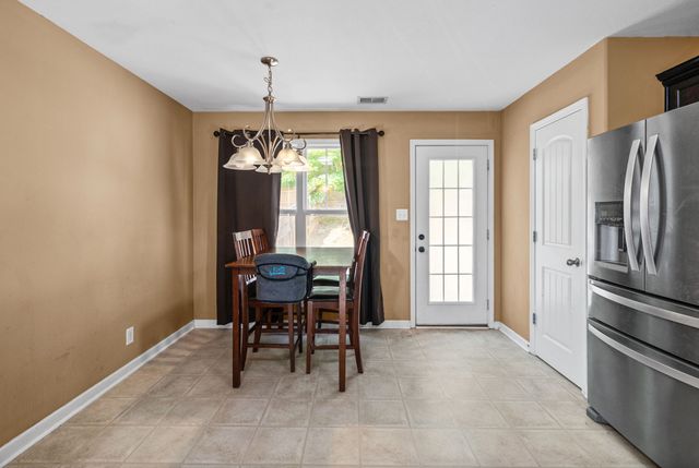 627 Hidden Valley Dr, Clarksville, TN 37040