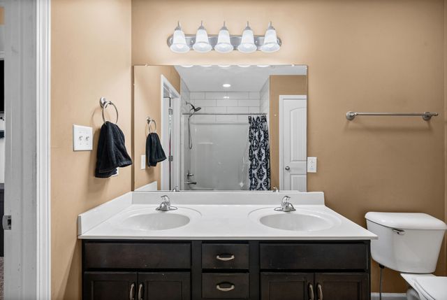 627 Hidden Valley Dr, Clarksville, TN 37040