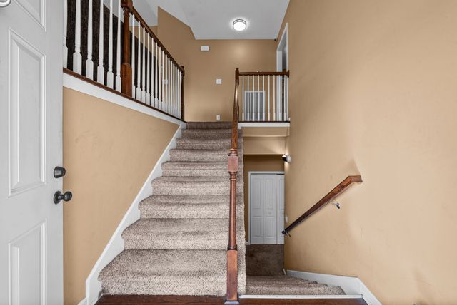 627 Hidden Valley Dr, Clarksville, TN 37040